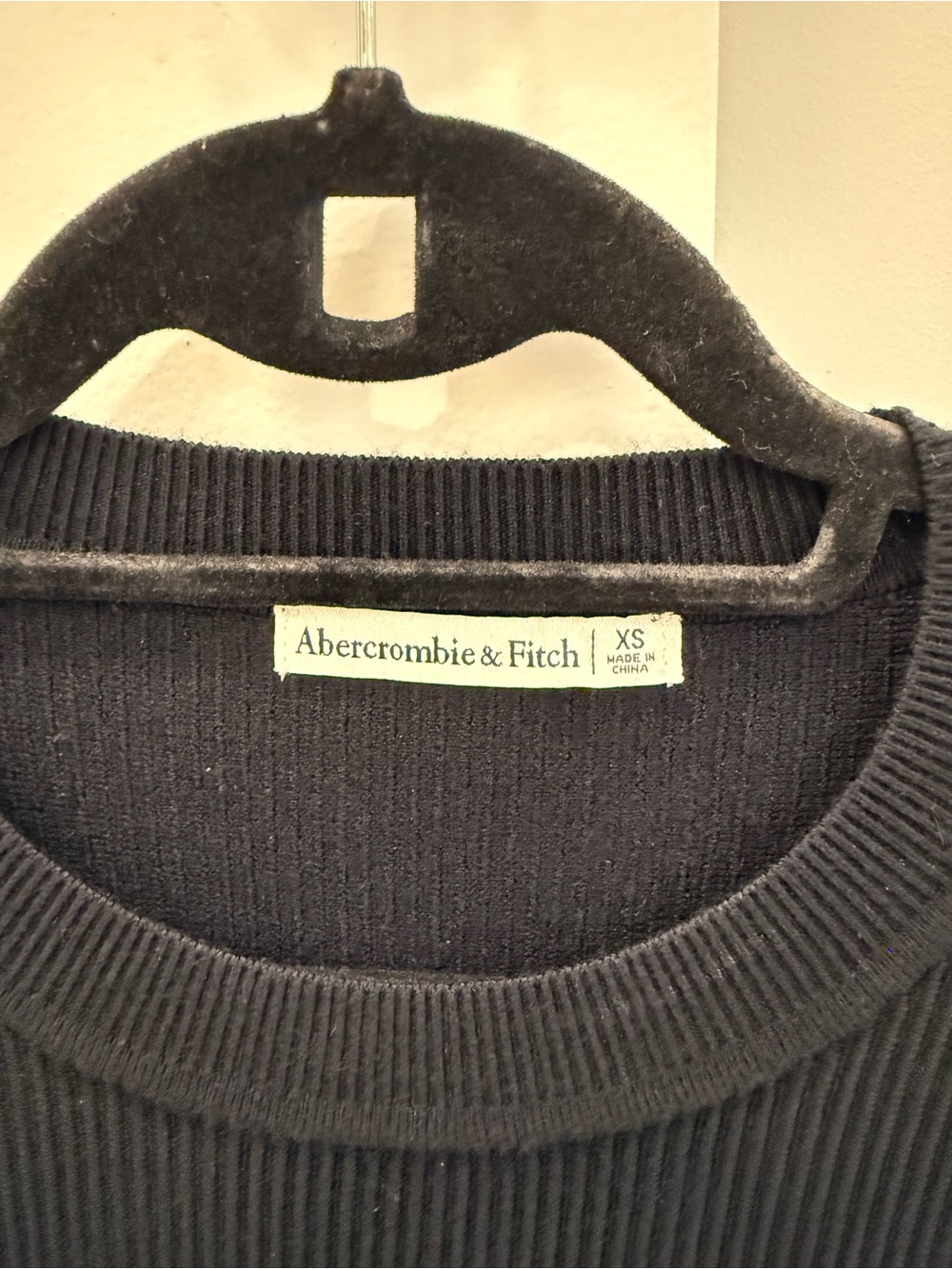Abercrombie & Fitch Black Ribbed Crewneck Long-Sleeve Top - Picture 3 of 3